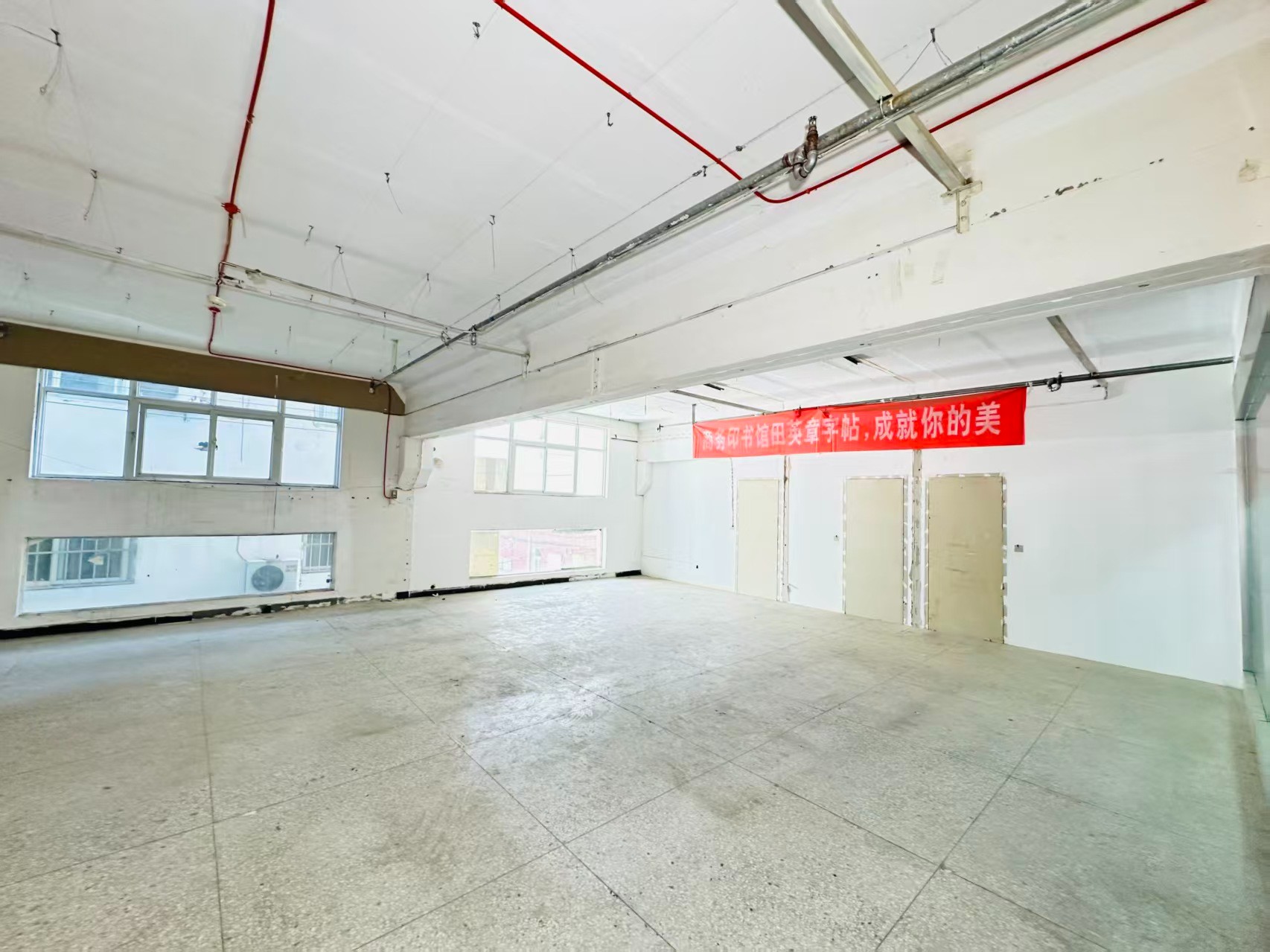 新丝路国际建材博览城春都路副食文化园 OPC·AI产业园 以空间承载创新，以AI驱动未来。