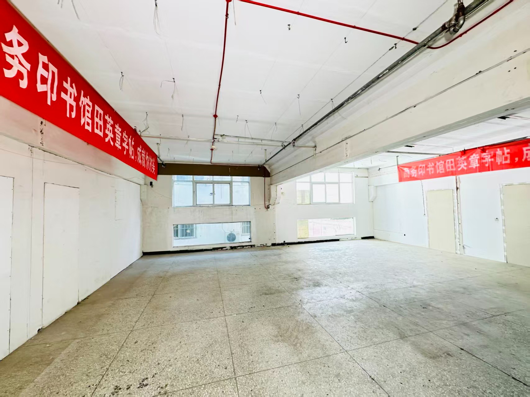 新丝路国际建材博览城建议再强化“人工智能算力中心、AI应用孵化、数字经济示范园”等产业概念，会更符合产业园招商语言