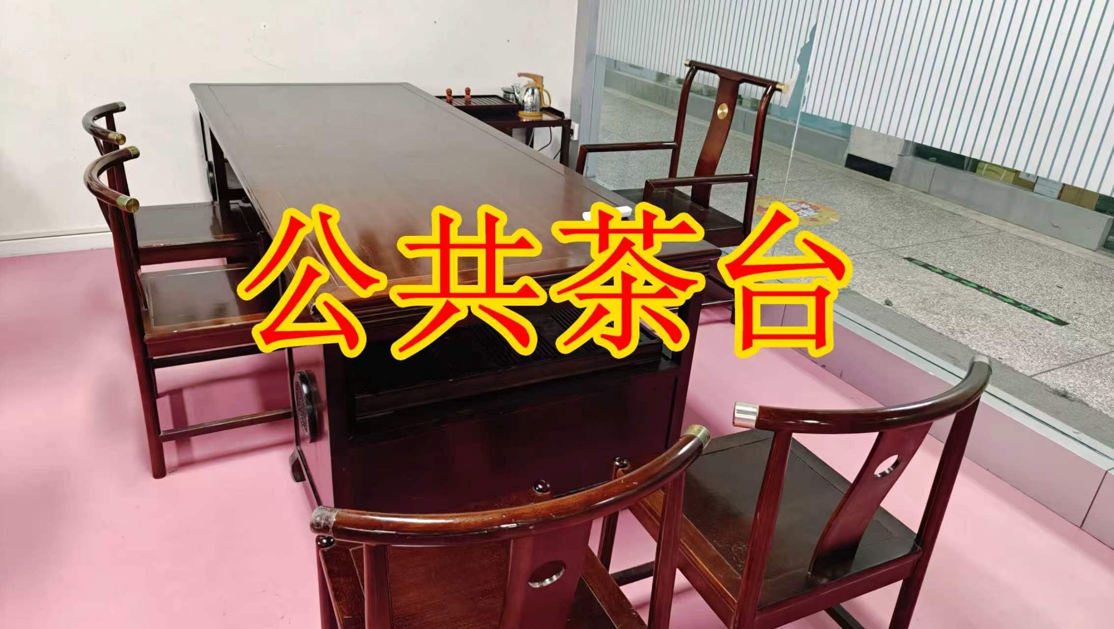 新丝路国际建材博览城面积灵活：小面积办公室至大面积办公、经营空间均可选择； 部分房源可注册公司，满足企业办公需求； 商铺临街，具备上下水、用电等经营条件； 适合副食品、茶叶、酒水、百货、电商、培训、办公等多种行业。